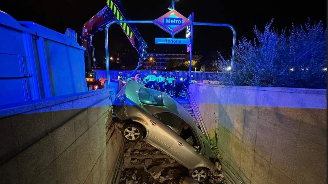 Aparatoso accidente en Paseo de la Castellana - Foto Emergencias Madrid
