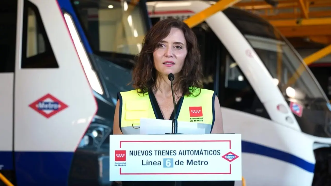 Ayuso presenta el primero de los 48 nuevos trenes aut&oacute;nomos que circular&aacute;n por la L6 - Foto Comunidad de Madrid
