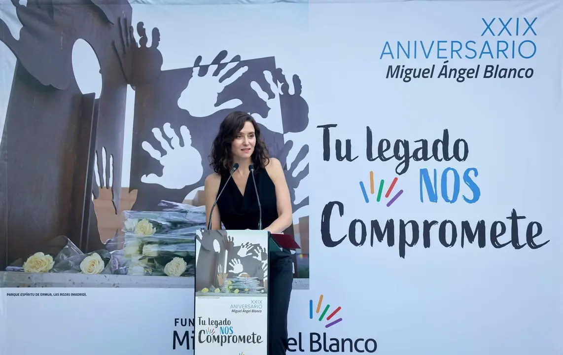 La presidenta de la Comunidad de Madrid, en el acto de  memoria del 29&ordm; aniversario del asesinato de Miguel &Aacute;ngel Blanco - Foto Comunidad de Madrid