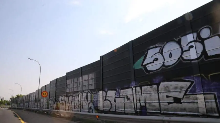 Alcobendas exige al Ministerio de Transportes la limpieza inmediata de los grafitis en las pantallas ac&uacute;sticas de la A-1 - Foto del Ayuntamiento de Alcobendas
