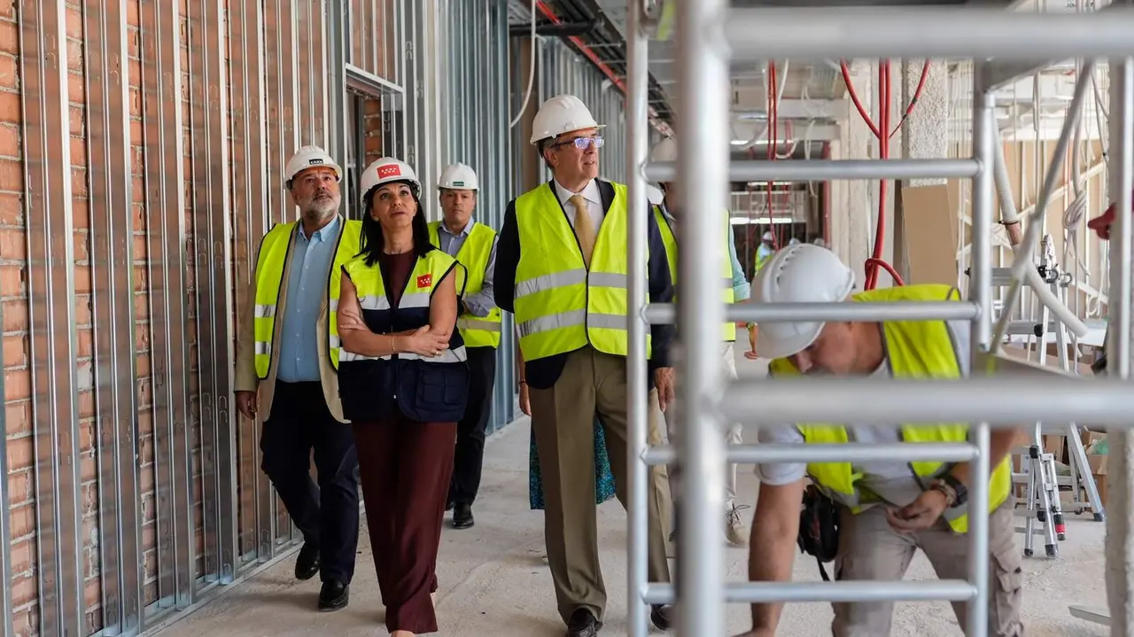ZARZALEJO VISITA LAS OBRAS DE CONSTRUCCI&Oacute;N DEL INSTITUTO
P&Uacute;BLICO DEL BARRIO DE EL CA&Ntilde;AVERAL