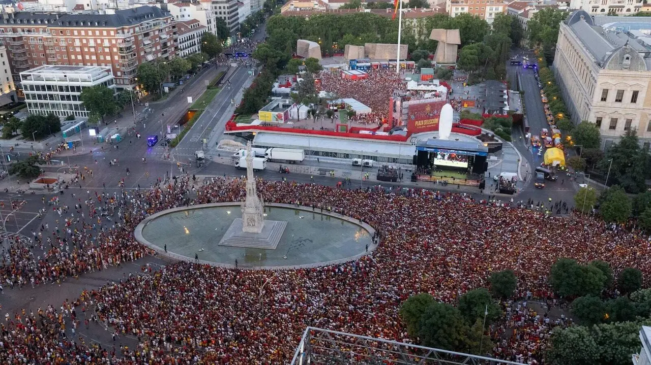 Madrid se prepara para la fiesta en Cibeles con 60.000 aficionados: cortes de tr&aacute;fico, desv&iacute;os y refuerzos de transporte - Foto del Ayuntamiento de Madrid