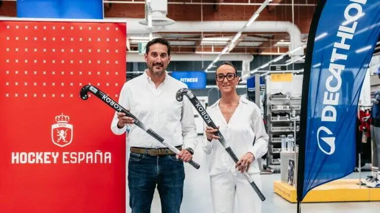 Decathlon y la Real Federaci&oacute;n Espa&ntilde;ola de Hockey se al&iacute;an para impulsar la inclusi&oacute;n laboral de personas con discapacidad - Foto de Decathlon