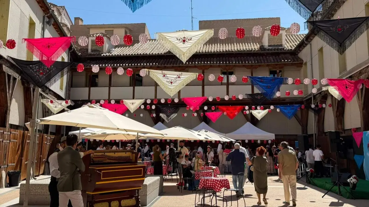 El distrito Centro presenta el programa de las Fiestas de San Cayetano, San Lorenzo y la Paloma 2026