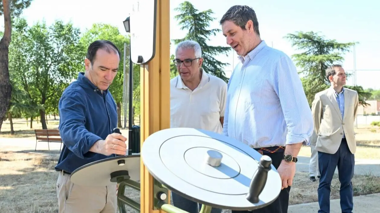 Carabante durante su visita al parque de Las Cruces tras la finalizaci&oacute;n de la tercera fase de las obras de rehabilitaci&oacute;n - Foto Ayuntamiento de Madrid