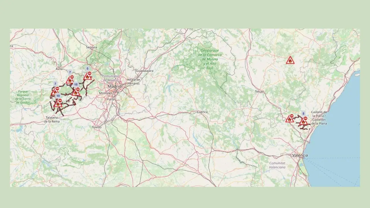 Un total de 46 tramos de carretera permanecen cortados en cuatro comunidades por los incendios forestales - Imagen de la DGT sobre fondo verde