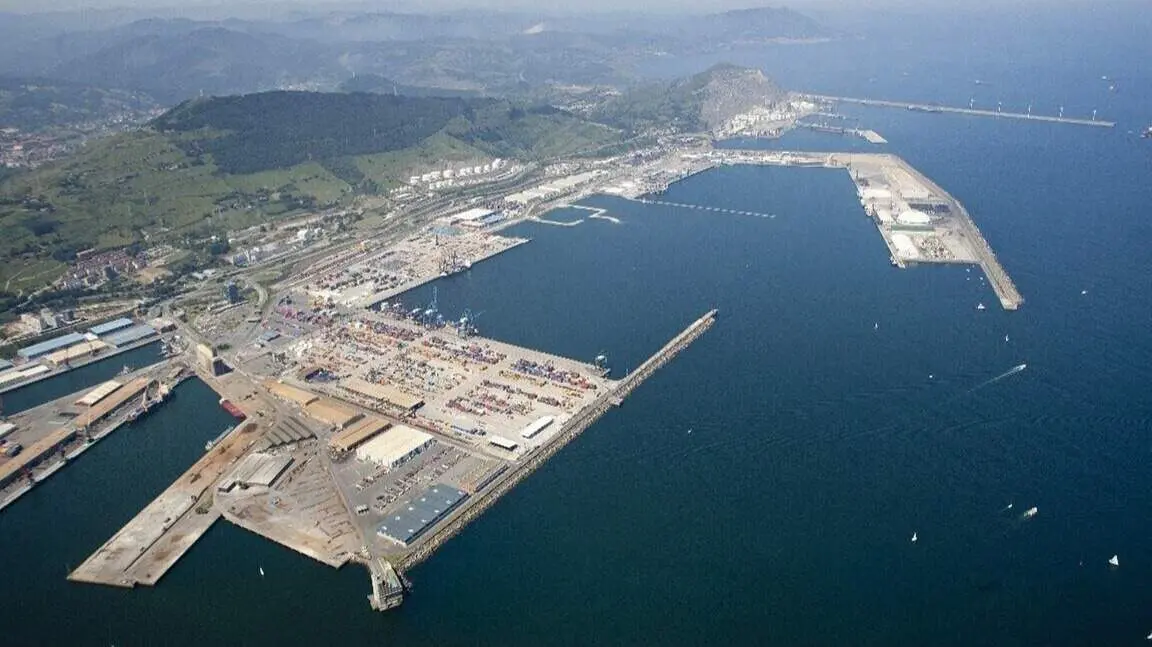 Vista a&eacute;rea del puerto de Bilbao - Foto del Ministerio de Transportes y Movilidad Sostenible