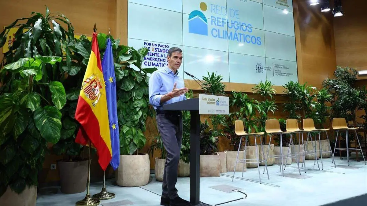 Pedro S&aacute;nchez en la presentaci&oacute;n de la Red de Refugios Clim&aacute;ticos - Foto de Pool Moncloa/Fernando Calvo