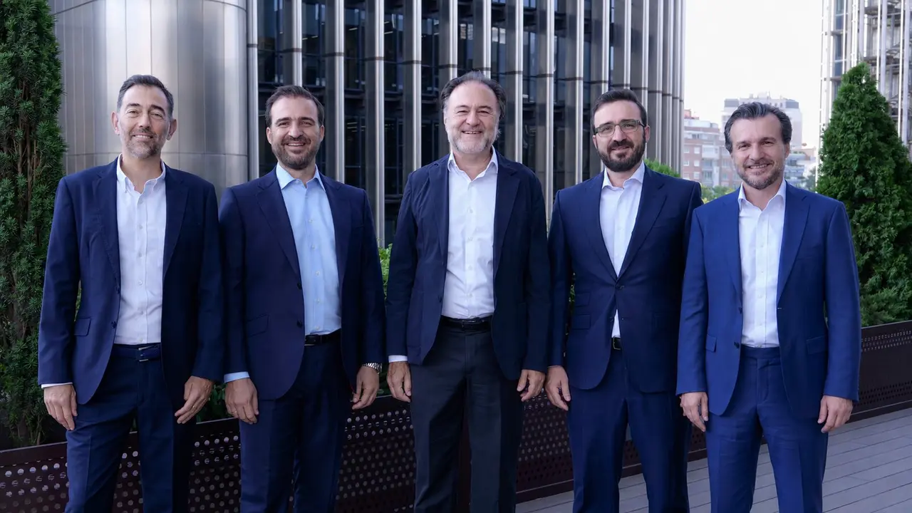 De izquierda a derecha Daniel Gonzalez Pablo Fernandez Mario Alonso Javier Fernandez y Fernando Fernandez - Foto de Auren
