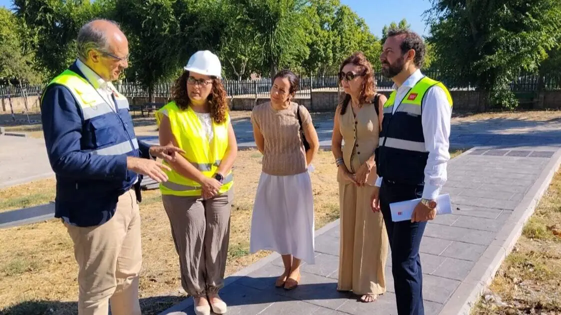 El viceconsejero Fern&aacute;ndez, durante su visita a las obras realizadas en el IES Carlos III de la capital - Foto Comunidad de Madrid