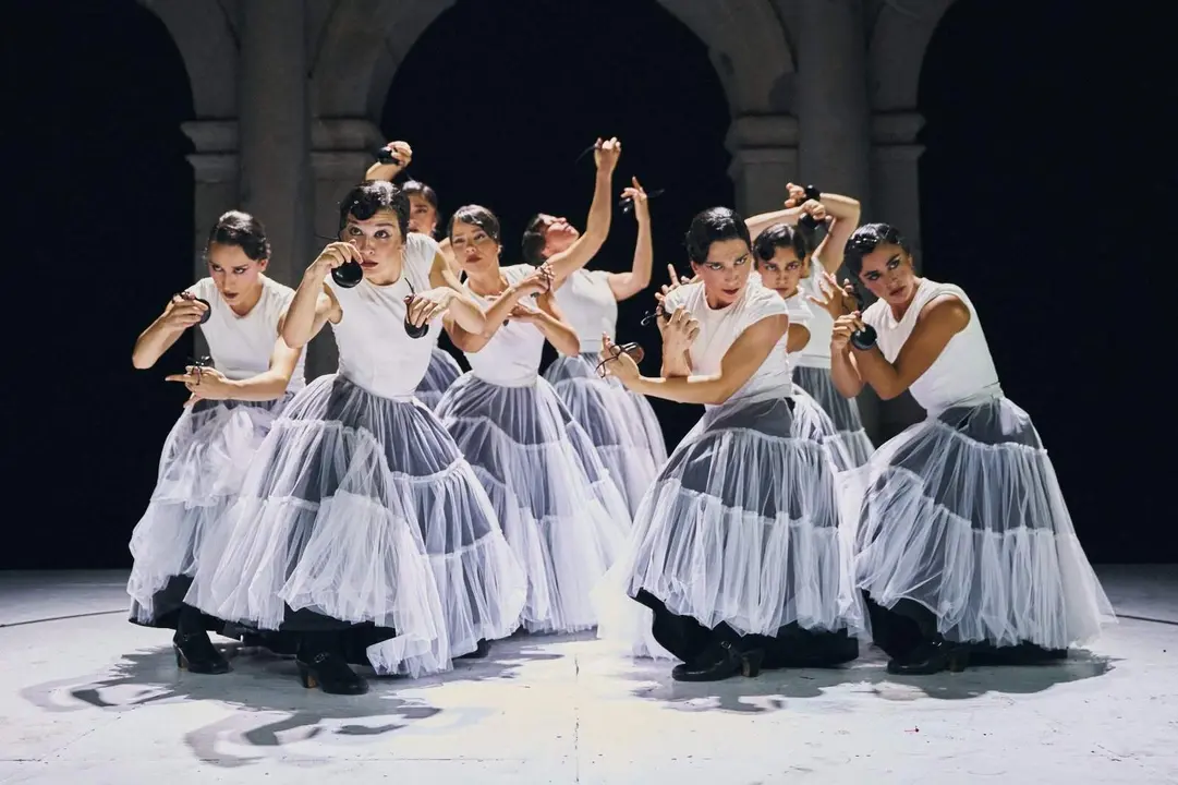 Bailarinas del Ballet Espa&ntilde;ol de la Comunidad de Madrid en una escena de Nascencia. &copy;Juan Carlos Toledo