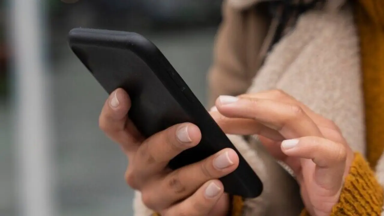 Tel&eacute;fono m&oacute;vil - Freepik