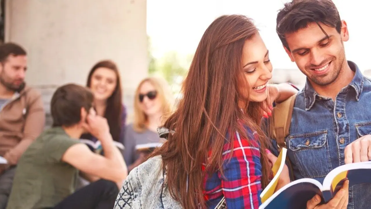 Universitarios - gpointstudio