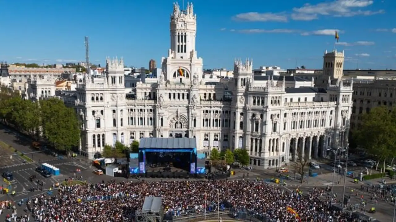 La plaza de Cibeles en la III Fiesta de la Resurrecci&oacute;n | Foto de la ACdP