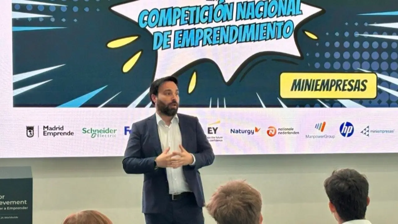 El concejal delegado de Innovación y Emprendimiento, Ángel Niño, inaugurando esta competición - Foto Ayuntamiento de Madrid