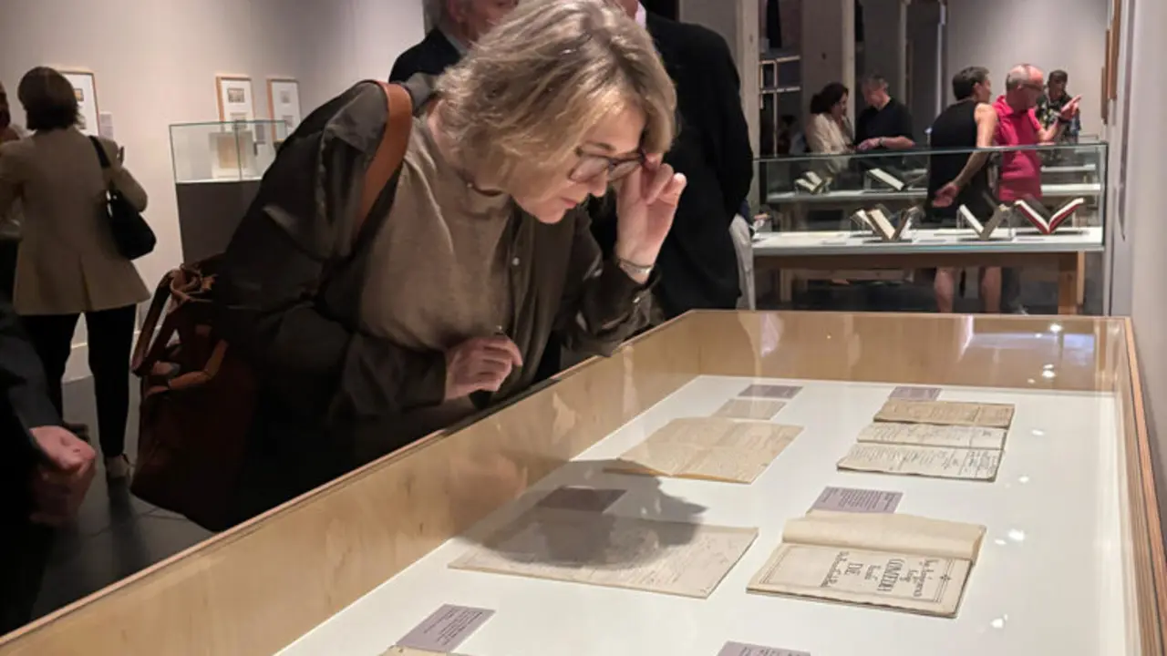 La delegada de Cultura, Turismo y Deporte, Marta Rivera de la Cruz, durante la inauguraci&oacute;n de la exposici&oacute;n &lsquo;Madrid entre libros. 150 a&ntilde;os de la Biblioteca Hist&oacute;rica Municipal&rsquo;