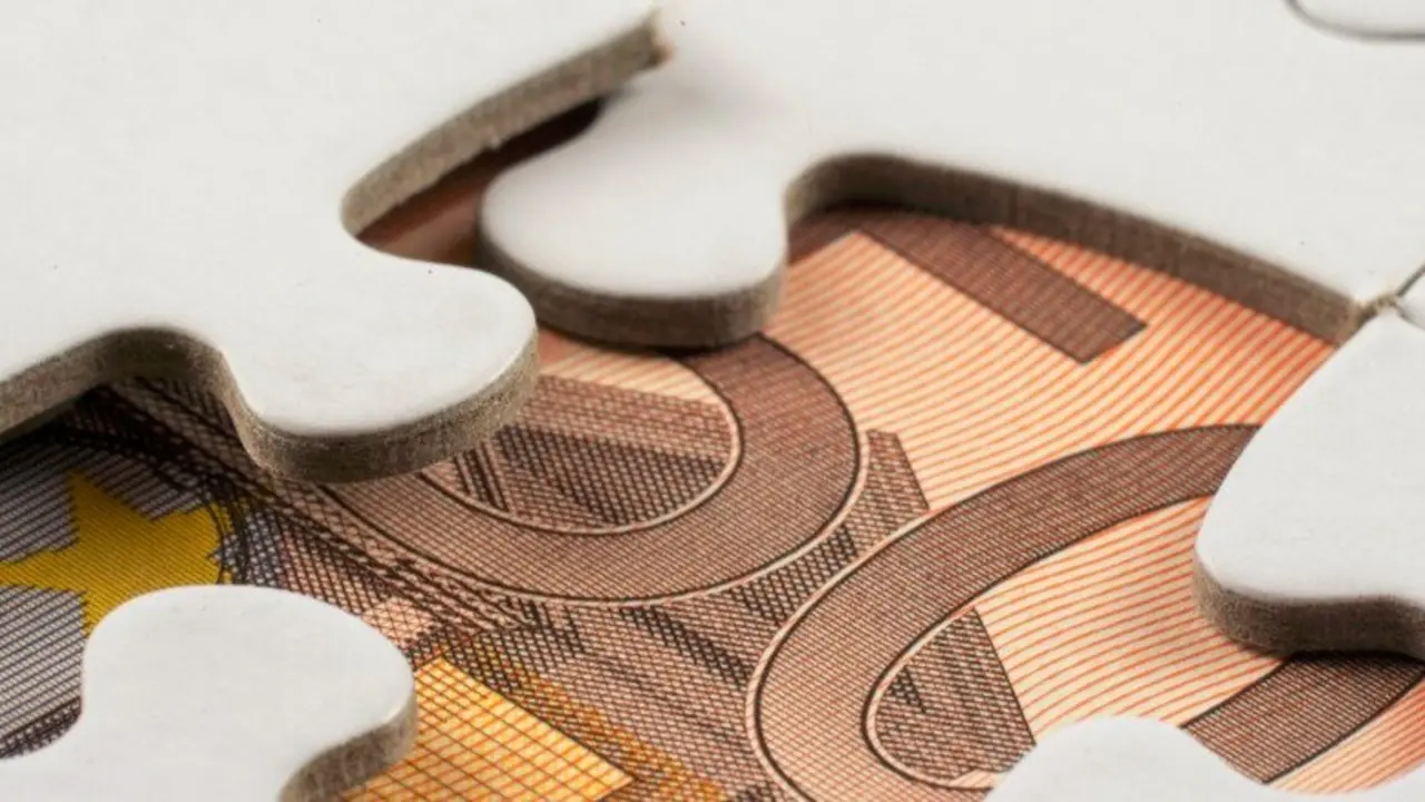 Econom&iacute;a - wirestock