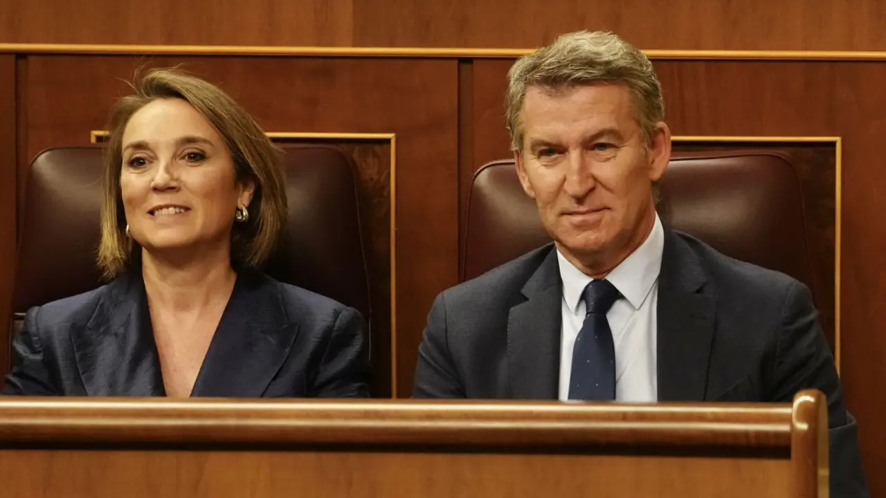 Alberto N&uacute;&ntilde;ez Feij&oacute;o y Cuca Gamarra en el Congreso de los Diputados - Foto Servimedia