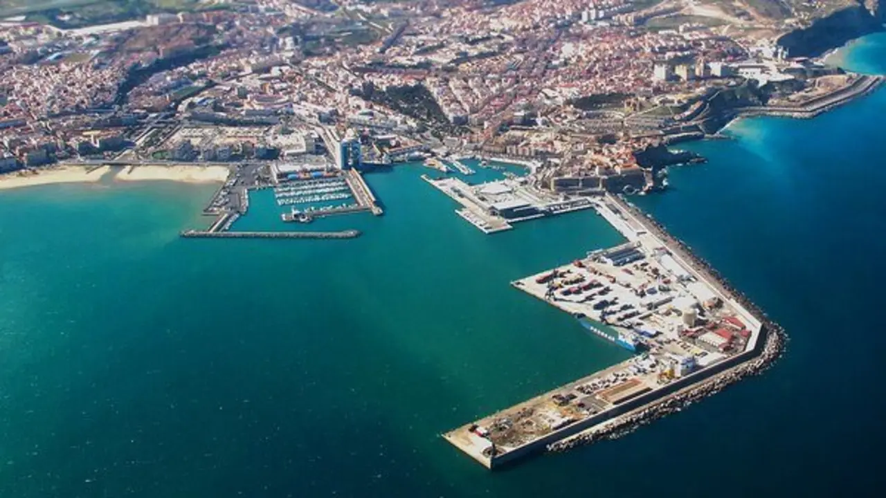 Melilla Vista del Puerto de Melilla desde el mar Mediterr&aacute;neo.