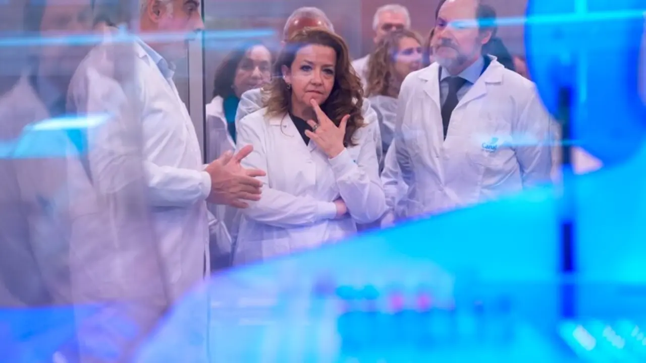 La consejera Matute, en el Laboratorio de Aguas Depuradas del Canal de Isabel II de Majadahonda - Foto Comunidad de Madrid