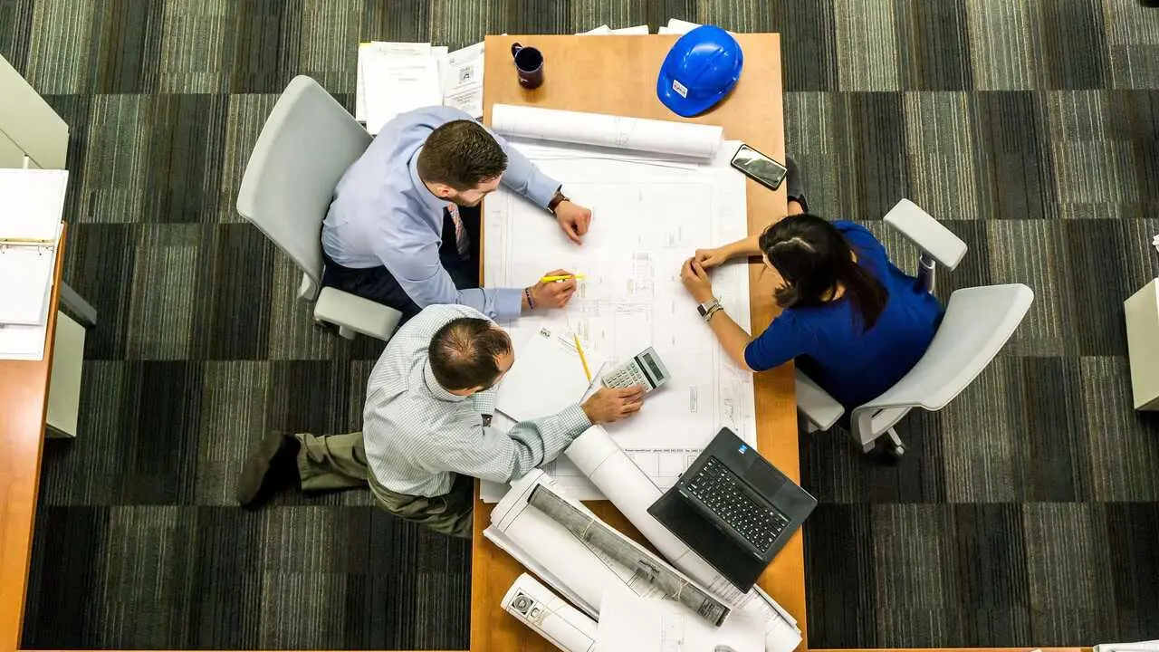 Reuni&oacute;n de trabajo - Foto de mwitt1337 (Pixabay)