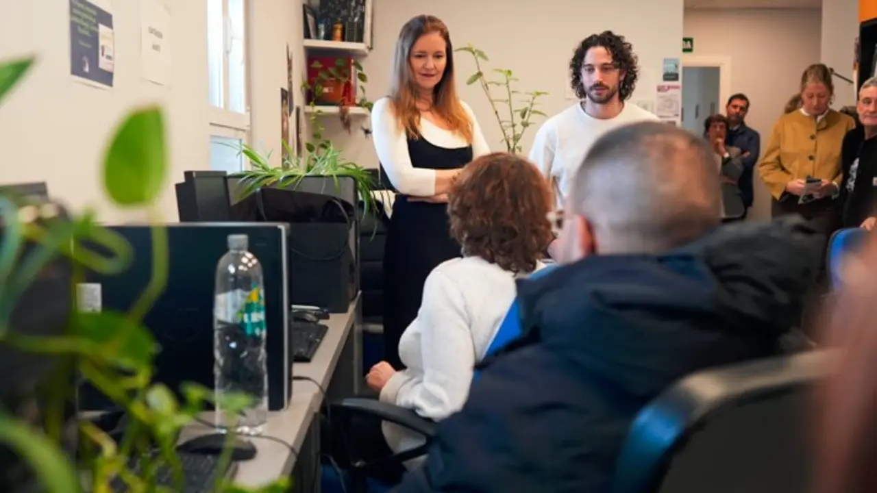 La consejera D&aacute;vila, en el Centro de Rehabilitaci&oacute;n Laboral Ciudad Lineal - Foto Comunidad de Madrid