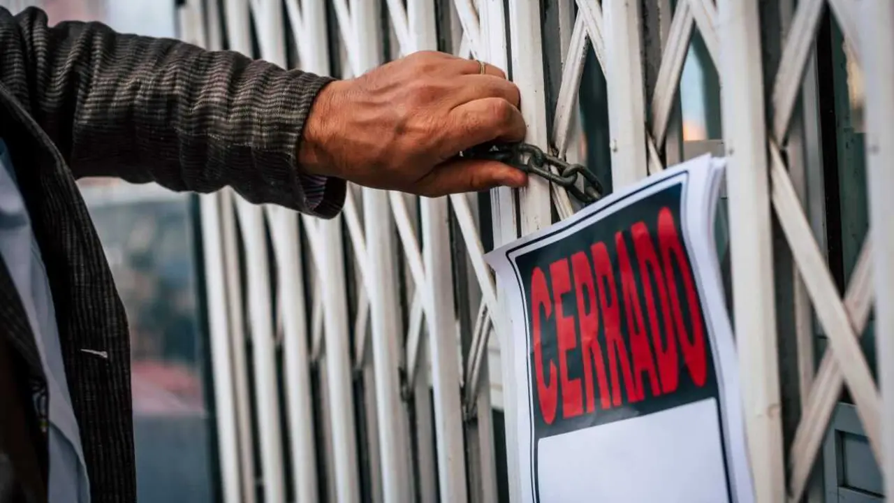 Comercio cerrado | Foto de 123RF/simonapilolla