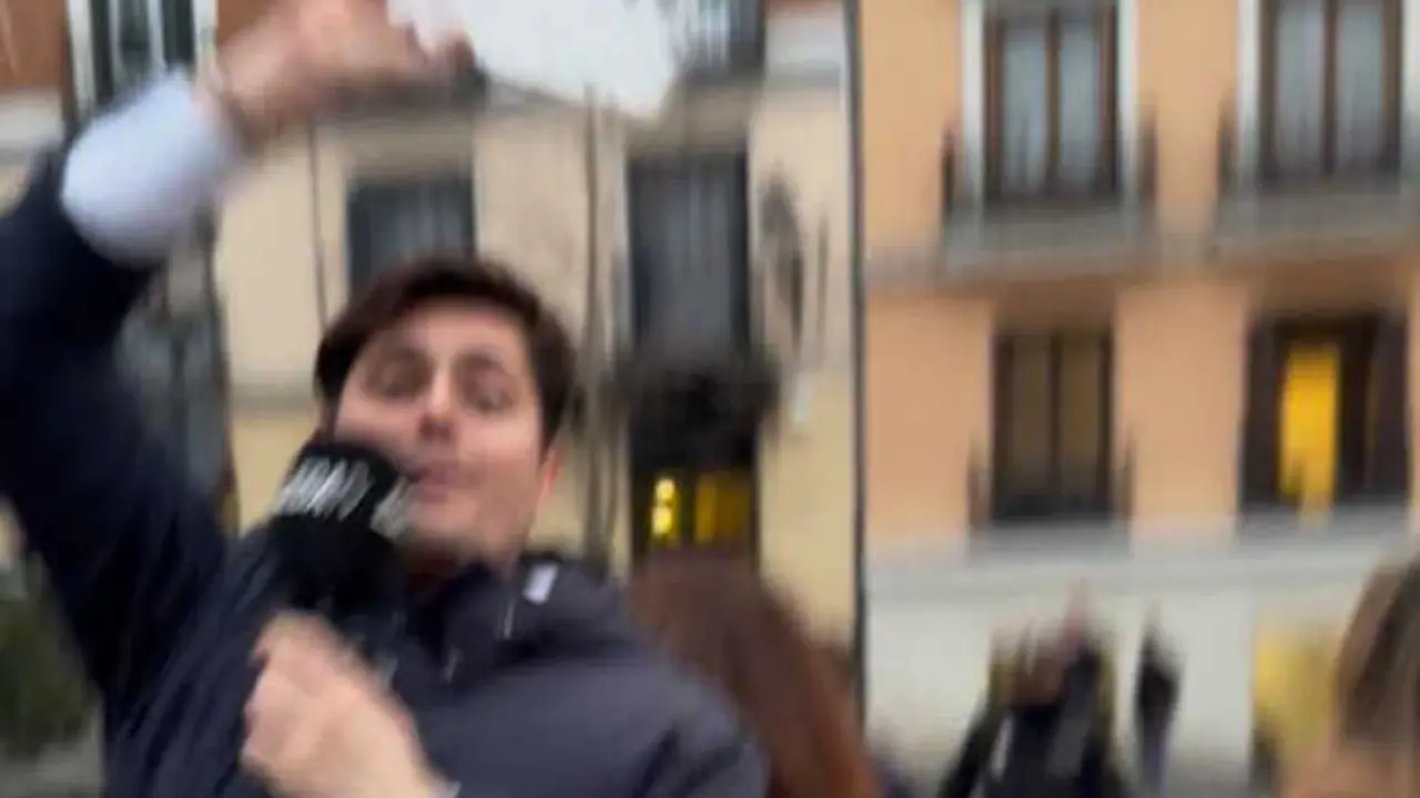 Vito Quiles durante la presunta agresi&oacute;n - imagen de @SarahPerezSanta en X