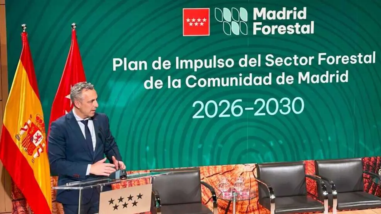 El consejero Novillo, presentando las medidas del Plan de Impulso Forestal - Foto Comunidad de Madrid