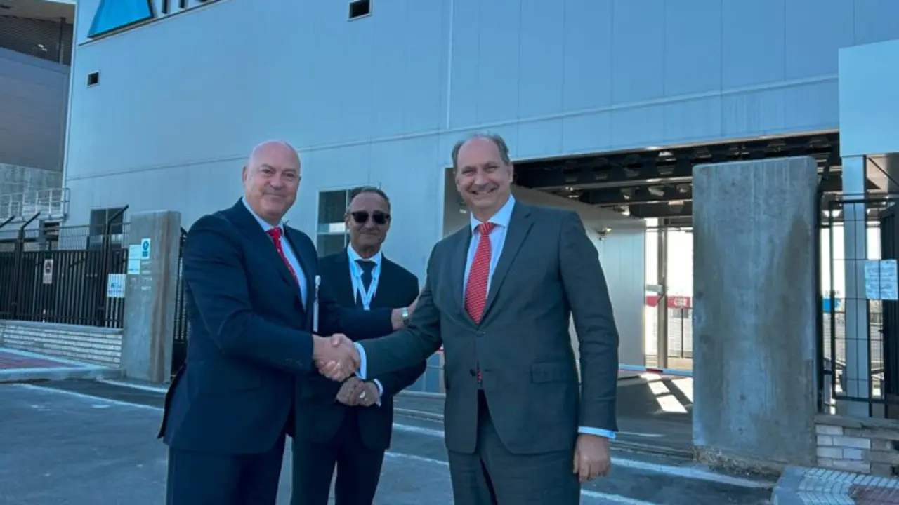 El consejero L&oacute;pez-Valverde ha conocido hoy en San Fernando de Henares la evoluci&oacute;n de los trabajos de este complejo - Foto Comunidad de Madrid