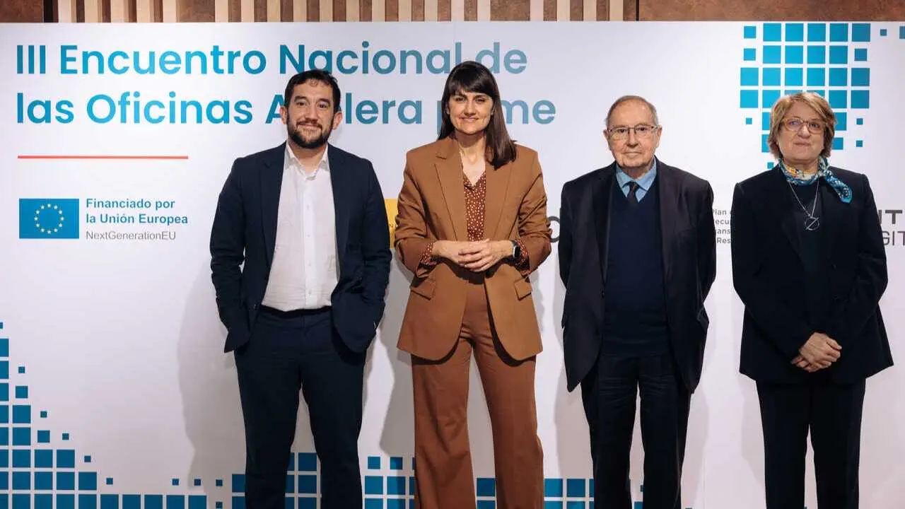 Jes&uacute;s Herrero, dir. gnral. Red.es; Mar&iacute;a Gonz&aacute;lez Veracruz, sec. Estado Digitalizaci&oacute;n e IA; Jos&eacute; Luis Bonet, pte. CCE; e Inmaculada Riera, dir. gnral. CCE - Foto de la C&aacute;mara de Comercio de Espa&ntilde;a