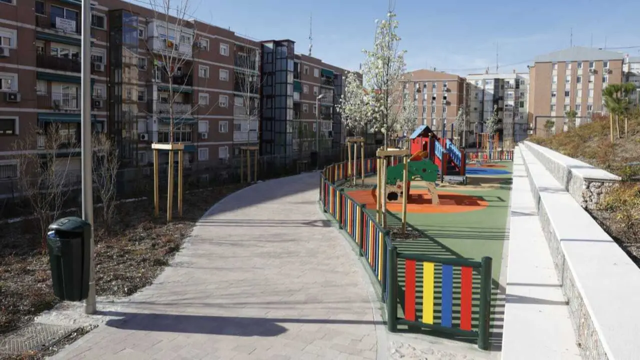 Im&aacute;genes de diferentes espacios renaturalizados entre las calles de Miguel de Unamuno, San Clodoaldo y Jos&eacute; Barbastre, en el distrito de Ciudad Lineal - Foto del Ayuntamiento de Madrid