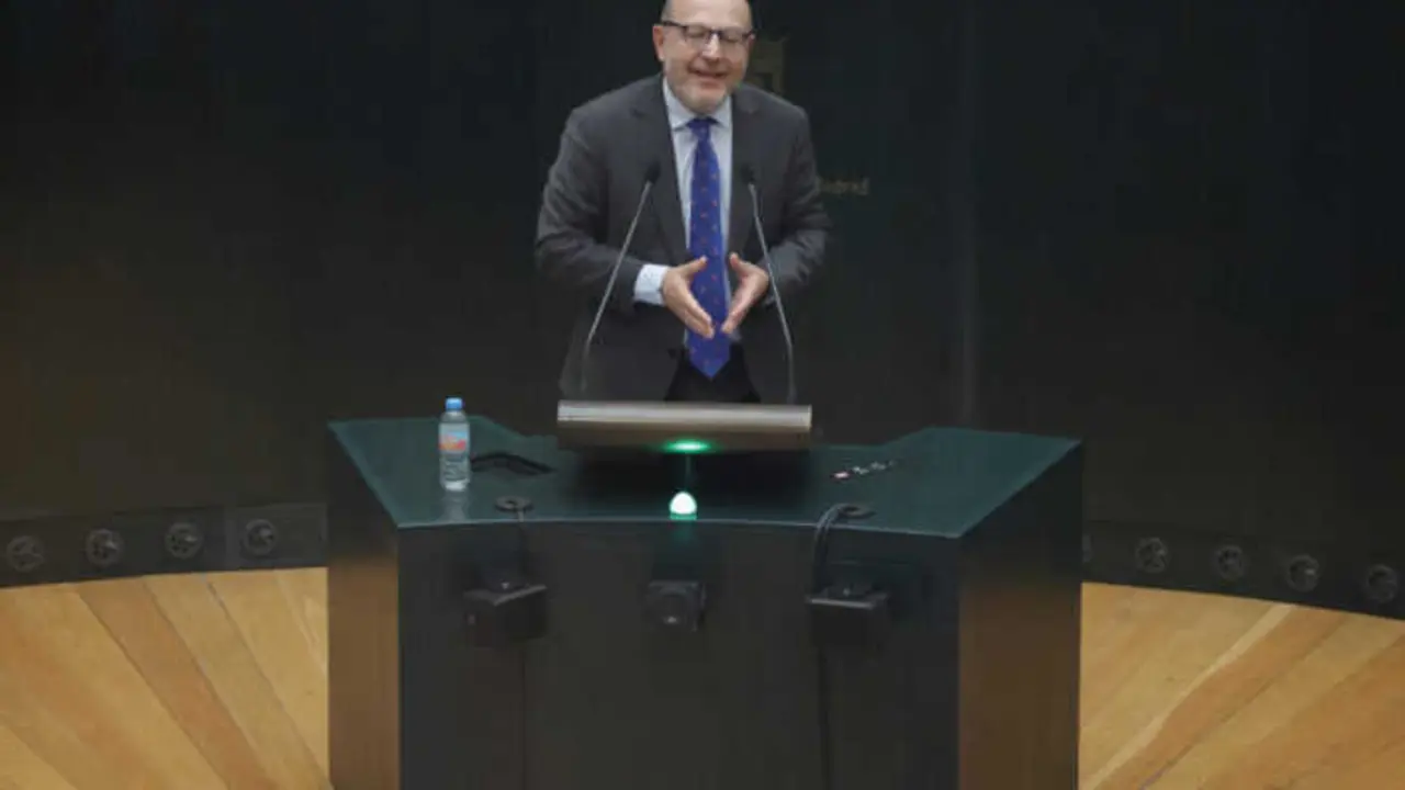 El delegado de Pol&iacute;ticas Sociales, Familia e Igualdad, Jos&eacute; Fern&aacute;ndez, durante su intervenci&oacute;n en el Pleno municipal - Foto Ayuntamiento de Madrid