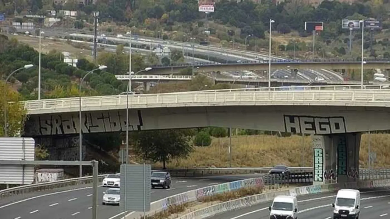 Carretera con veh&iacute;culos | Foto de DGT