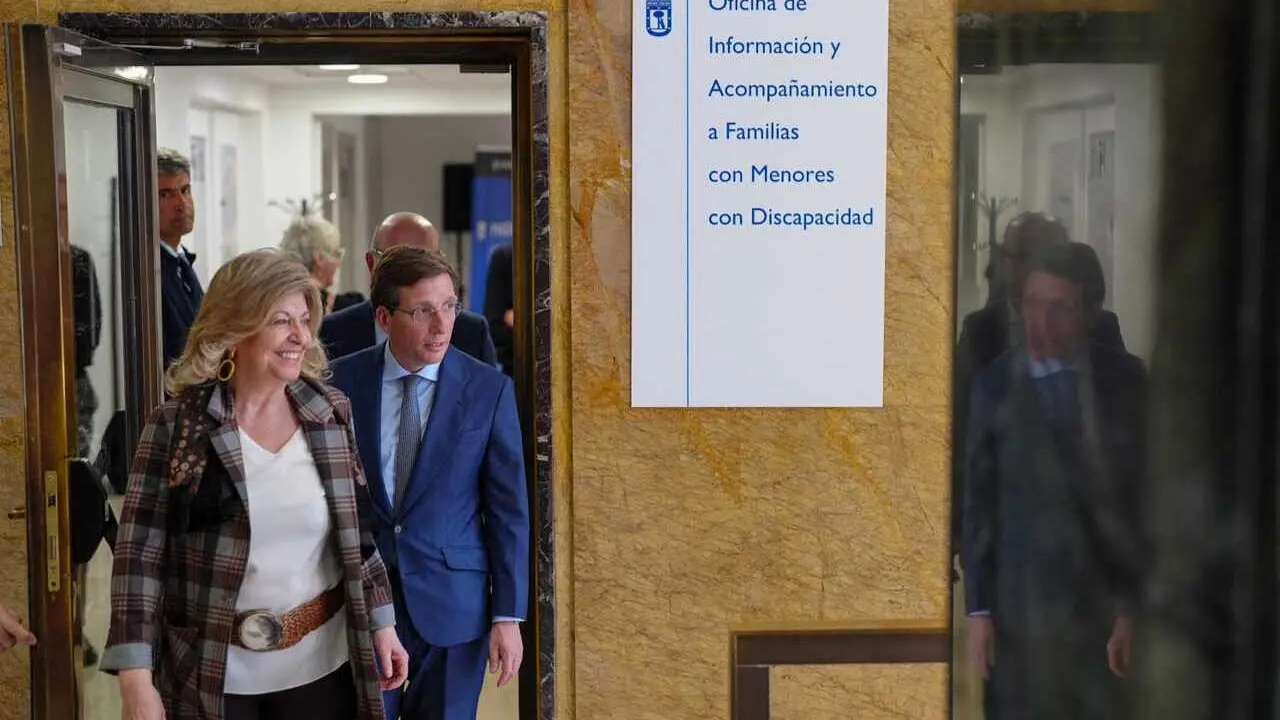 Almeida inaugura la Oficina de Informaci&oacute;n y Acompa&ntilde;amiento a Familias con Menores con Discapacidad - Foto Ayuntamiento de Madrid