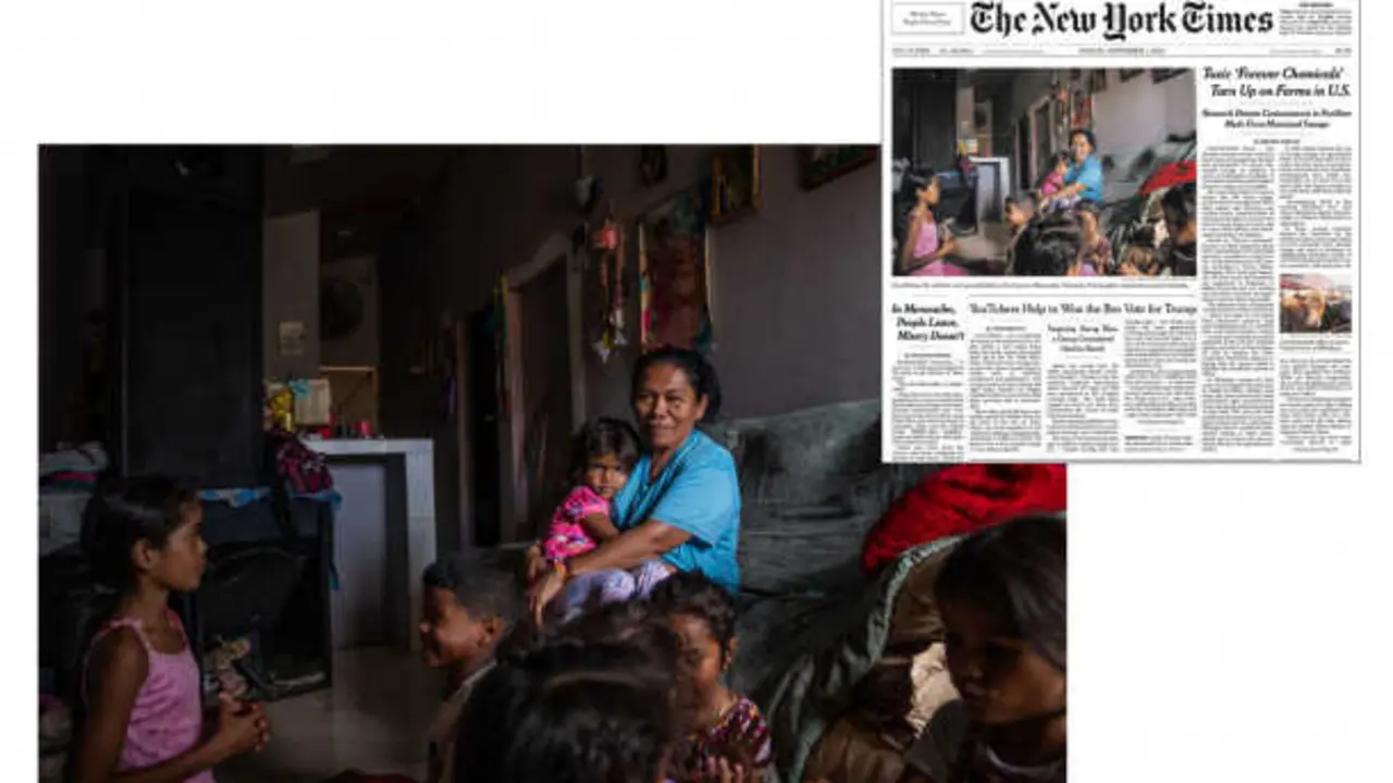 Irma Palmar, de 52 a&ntilde;os, con sus siete nietos en su casa en Maracaibo, Venezuela. Su hija emigr&oacute; a Colombia.
Marian Carrasquero para The New York Times.