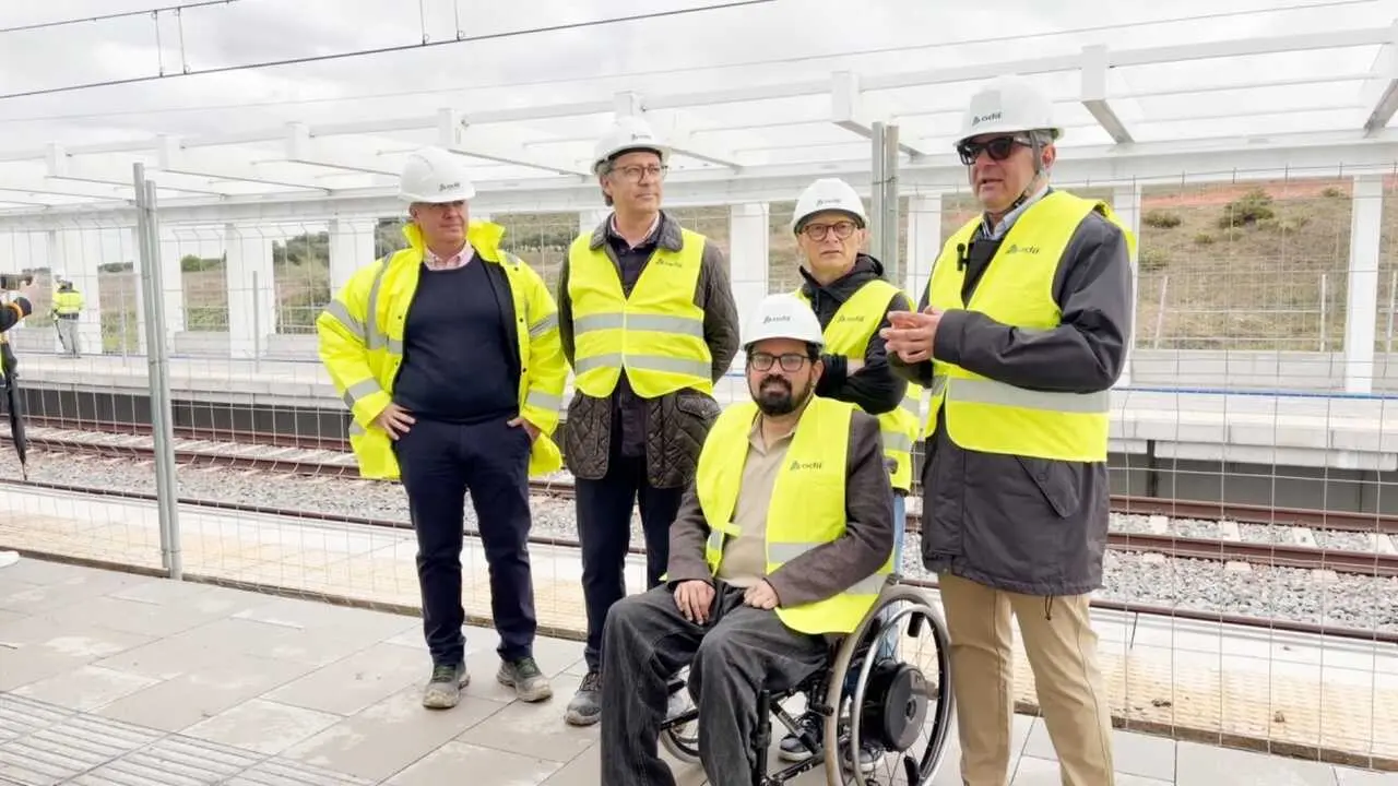 Visita de la construcci&oacute;n de la nueva estaci&oacute;n de Cercan&iacute;as de Parla Norte con vecinos - Foto del Ayuntamiento de Parla
