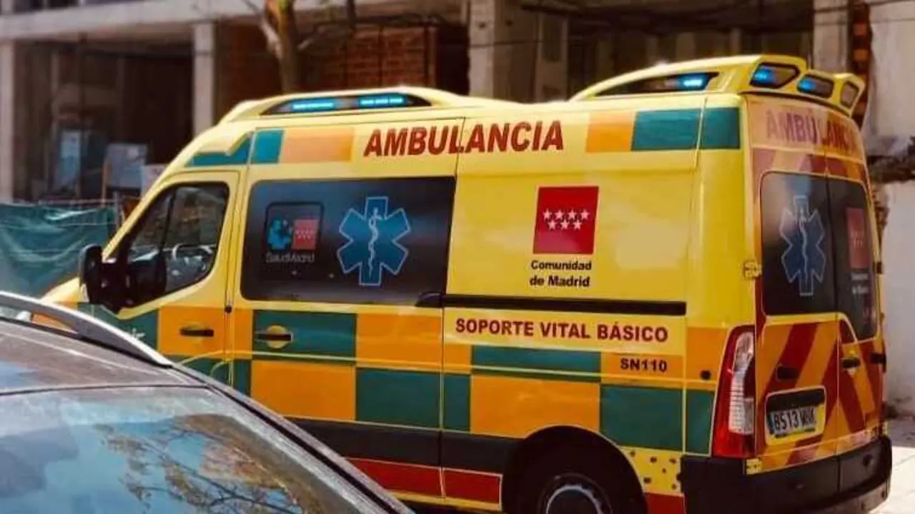 Ambulancia en el lugar del accidente - Foto de Emergencias de la Comunidad de Madrid