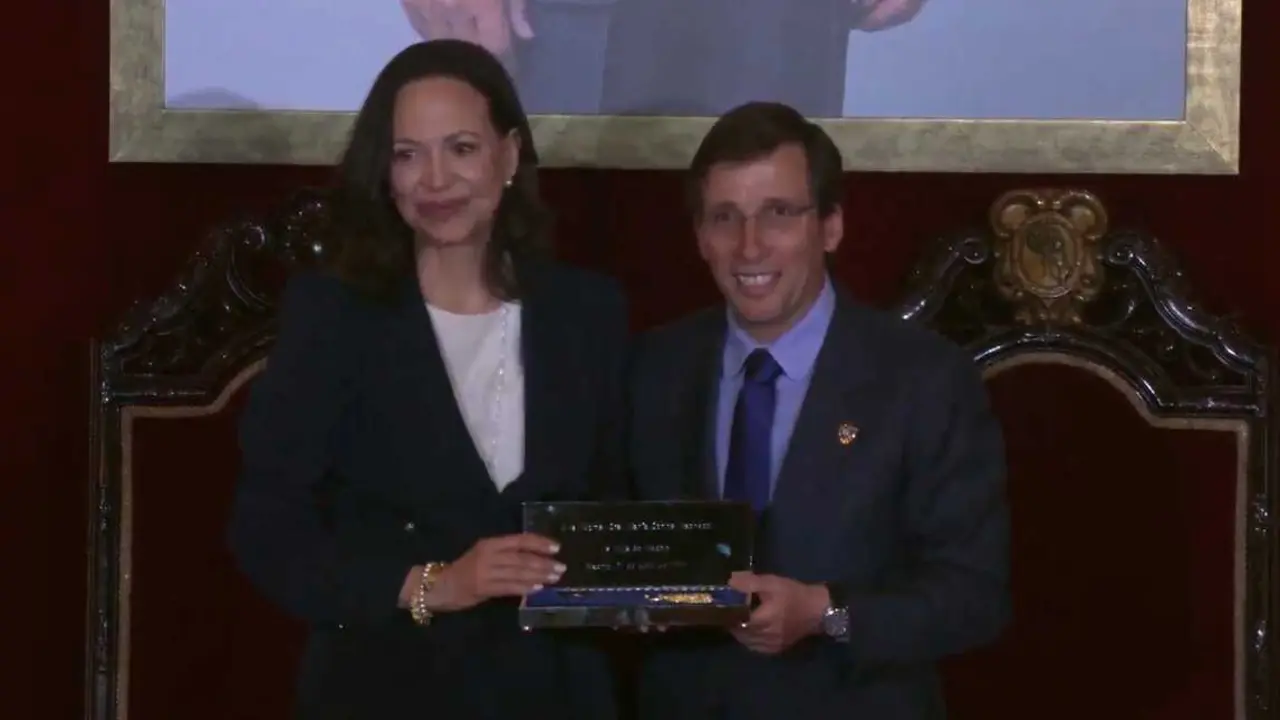 Almeida entrega la Llave de Oro de Madrid a Mar&iacute;a Corina Machado y reivindica su lucha por la libertad de Venezuela