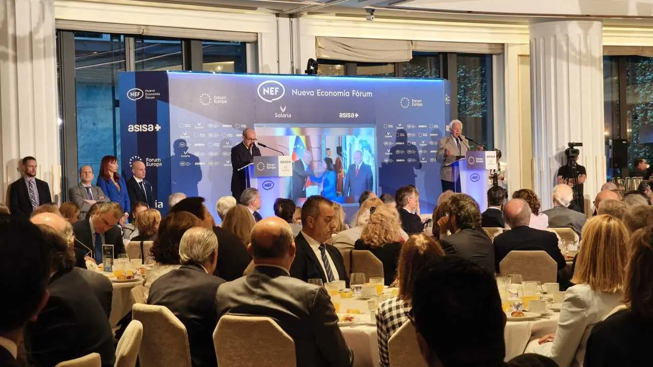 Jos&eacute; Luis Rodr&iacute;guez, presidente de Nueva Econom&iacute;a F&oacute;rum y Felipe Gonz&aacute;lez