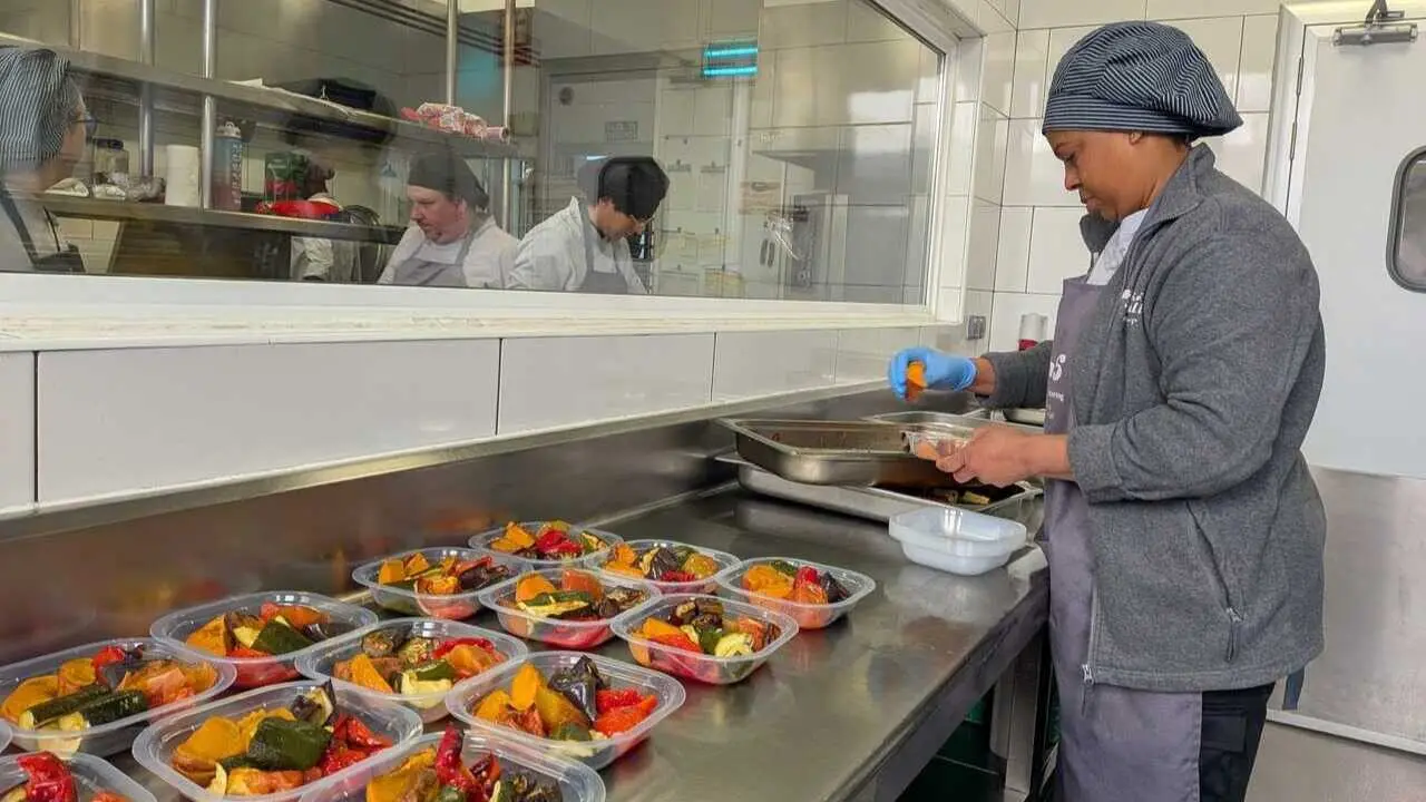 Una trabajadora del proyecto Man&aacute; de C&aacute;ritas - Foto de C&aacute;ritas