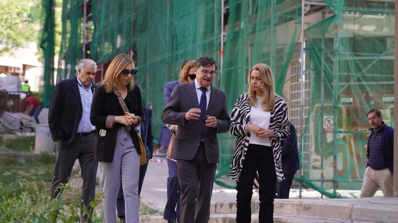 Momento de la visita al barrio de San Pascual en Ciudad Lineal - Foto Ayuntamiento de Madrid