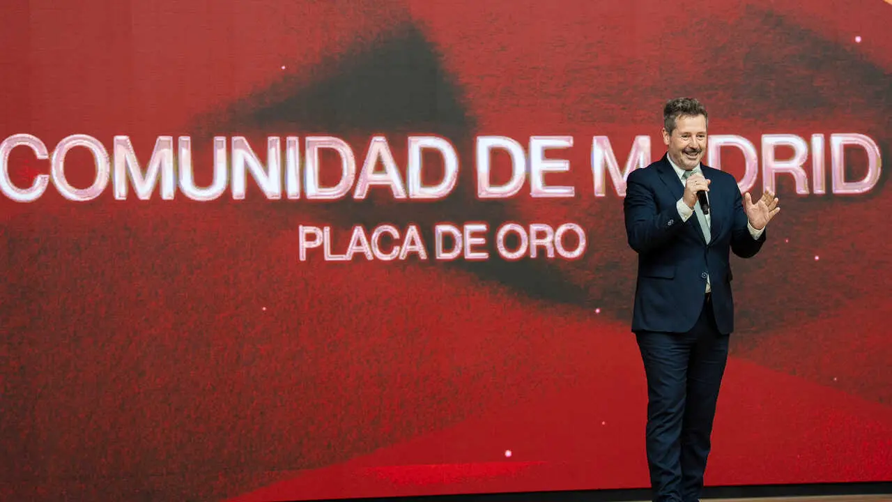 El consejero De Paco Serrano recogi&oacute; el galard&oacute;n  concedido por la Asociaci&oacute;n del Deporte Espa&ntilde;ol - Foto Comunidad de Madrid