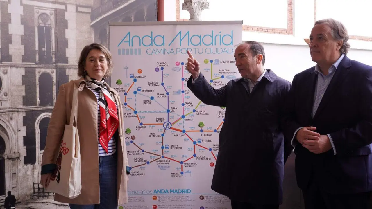 Carabante, Rivera de la Cruz y Gonz&aacute;lez Taboada durante la presentaci&oacute;n del mapa Anda Madrid