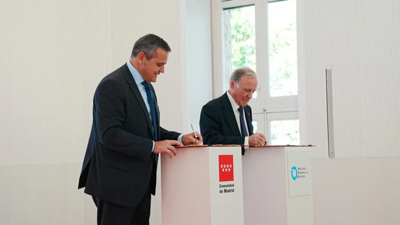 Firma del convenio con  la Asociaci&oacute;n Espa&ntilde;ola de Carreteras - Foto Comunidad de Madrid