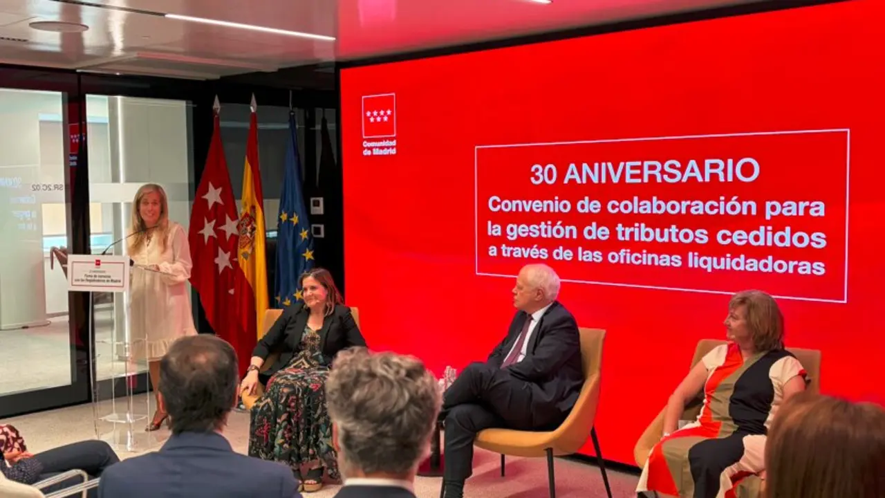 La consejera Albert ha clausurado el acto por los 30 a&ntilde;os del primer  convenio entre el Ejecutivo auton&oacute;mico y los registradores de la propiedad - Foto Comunidad de Madrid
