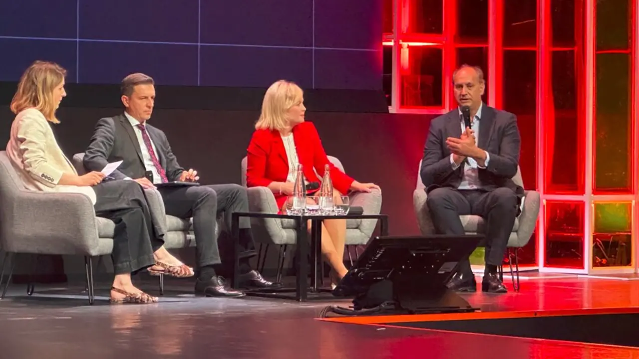 El consejero L&oacute;pez-Valverde ha participado hoy, en Par&iacute;s, en el foro AI On Summit 2026  - Foto Comunidad de Madrid