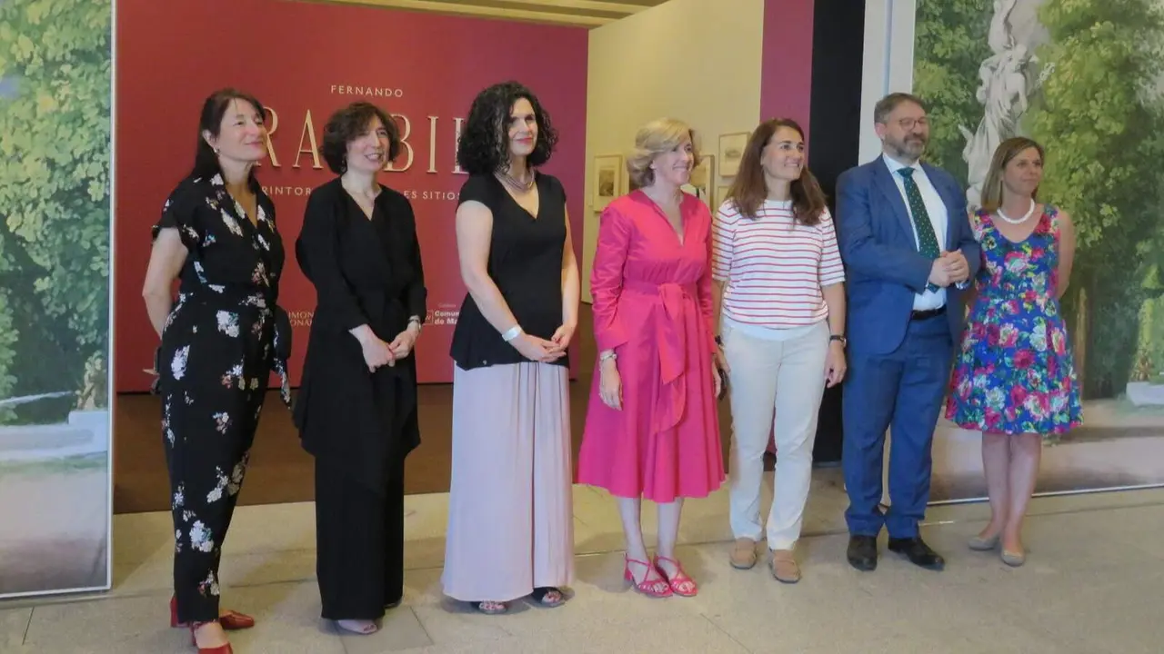 Blanca Padilla, directora de Actos Oficiales y 
Culturales de Patrimonio Nacional; Isabel 
Rodr&iacute;guez Marco, comisaria de la exposici&oacute;n; 
Ar&aacute;nzazu Urbina &Aacute;lvarez, subdirectora general de 
Sostenibilidad y Desarrollo Tur&iacute;stico de la 
Comunidad de Madrid; Ana de la Cueva, 
presidenta de Patrimonio Nacional; M&ordf; Dolores 
Men&eacute;ndez, gerente de Patrimonio Nacional; 
V&iacute;ctor Cageao, director de la Galer&iacute;a de las 
Colecciones Reales, e Irene Dom&eacute;nech, 
subdirectora de la Galer&iacute;a.