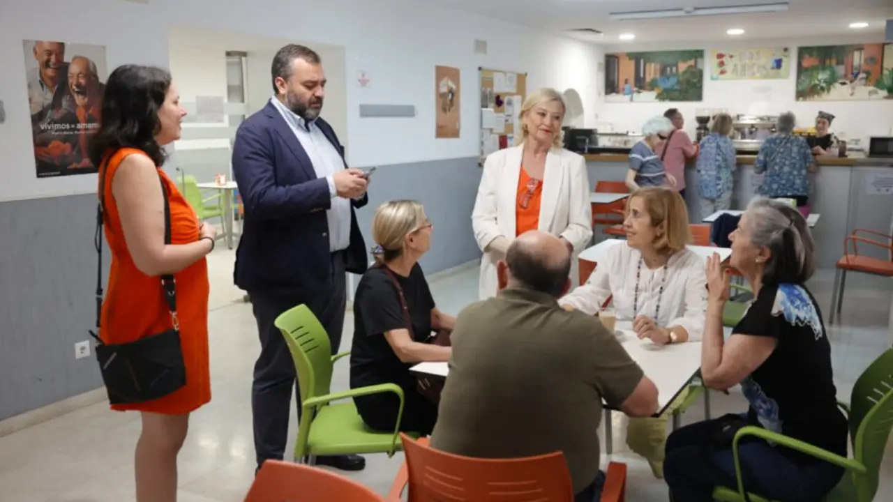 Garc&iacute;a Romero visita el entorno del Centro Municipal de Mayores Dos Amigos de Centro - Foto Ayuntamiento de Madrid