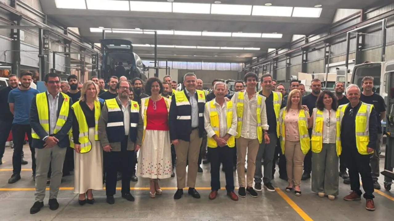 El consejero Rodrigo ha visitado en Getafe la sede de Rehatrans, empresa  referente en este sector - Foto Comunidad de Madrid